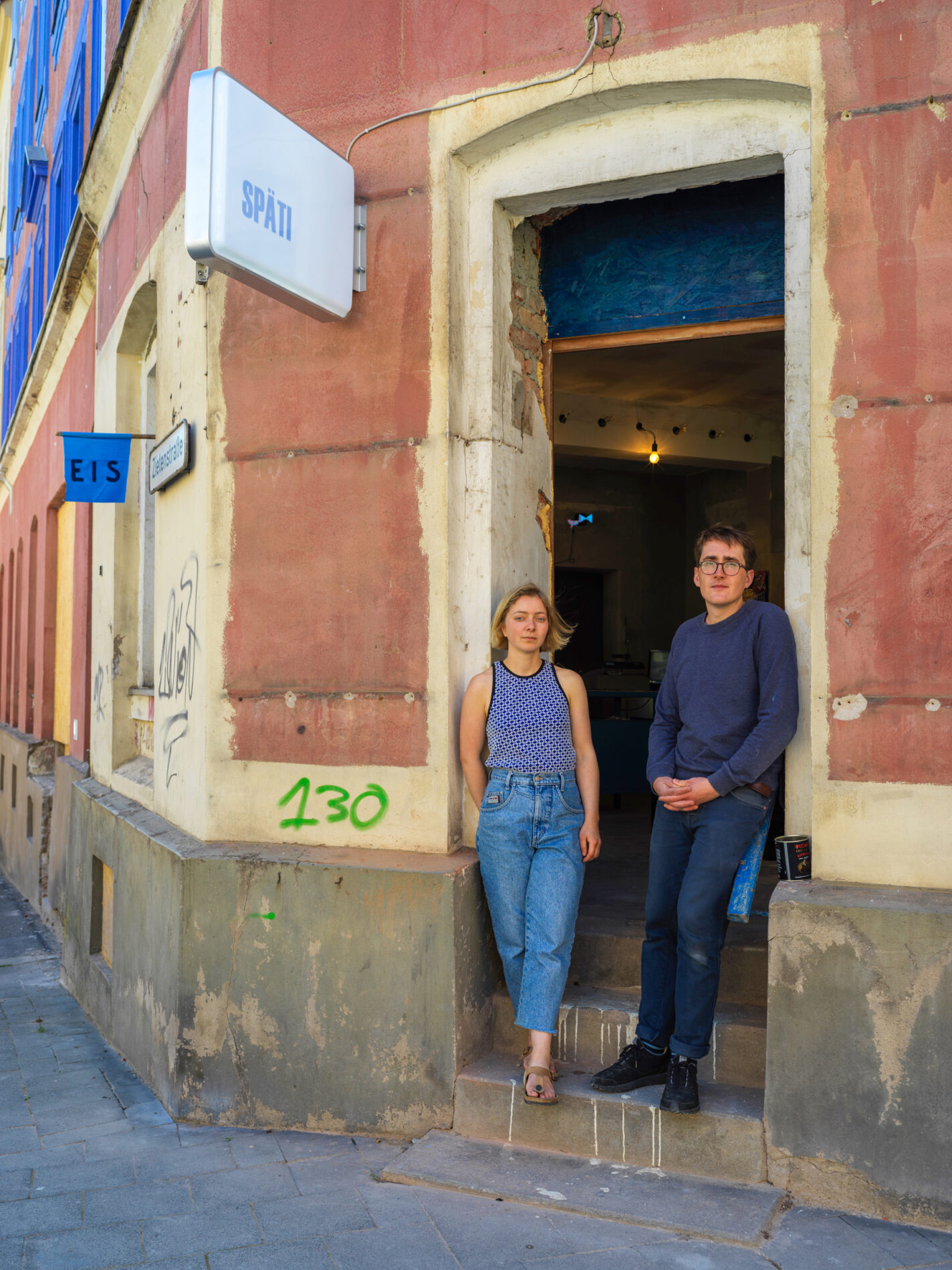 Katta qora xorozlar bilan porno aktyorlar